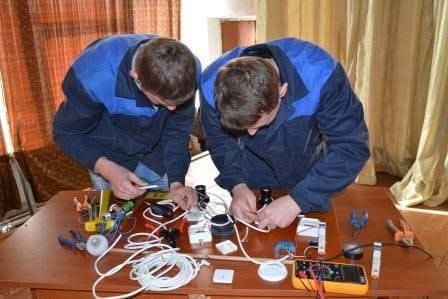 Funcție vacantă de electromontator la repararea utilajului electric!